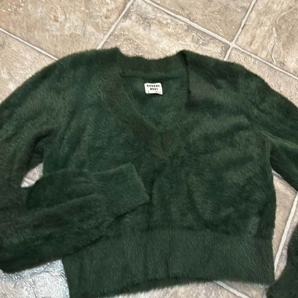 Aritzia cropped fuzzy sweater